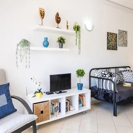 Apartment For 2 People With Shared Pool *