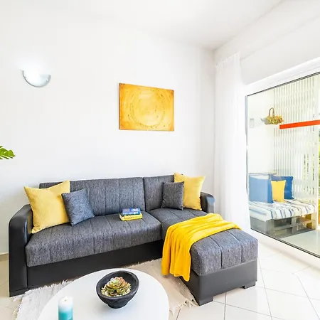 Apartment For 2 People With Shared Pool