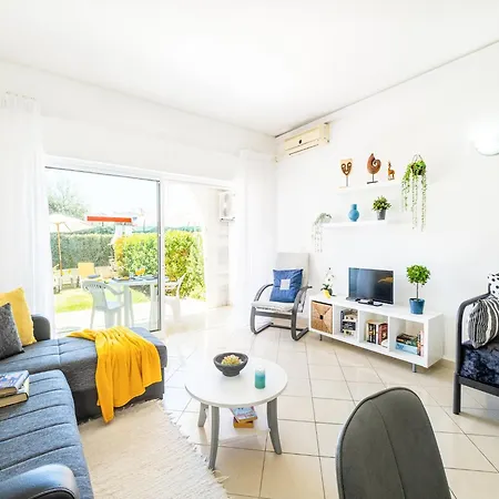 Apartment For 2 People With Shared Pool Apartment