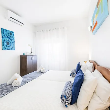 Apartment For 2 People With Shared Pool アパート *