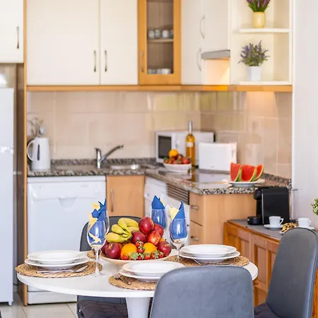 アパート Apartment For 2 People With Shared Pool