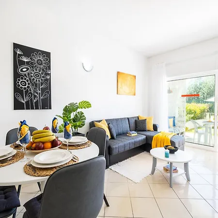 Apartamento With Communal Pool *